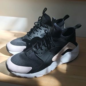 Nike Air Huarache // Size 7